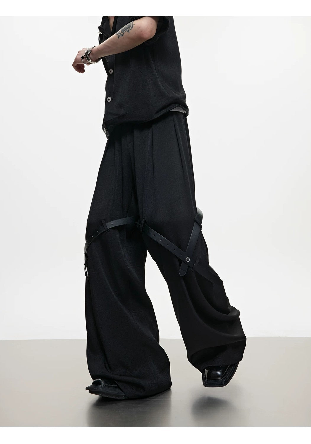 desc::avant-garde-deconstructed-short-sleeve-co-ord-set-detail-img-7