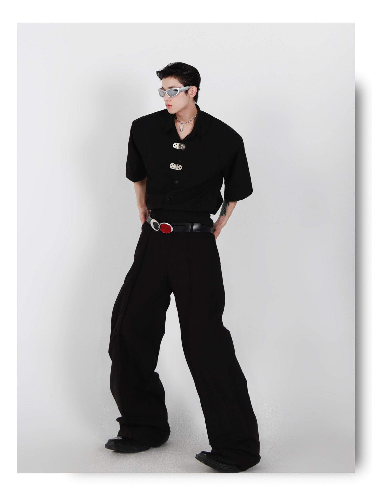 desc::avant-garde-shoulder-pad-button-up-shirt-unisex-detail-img-4