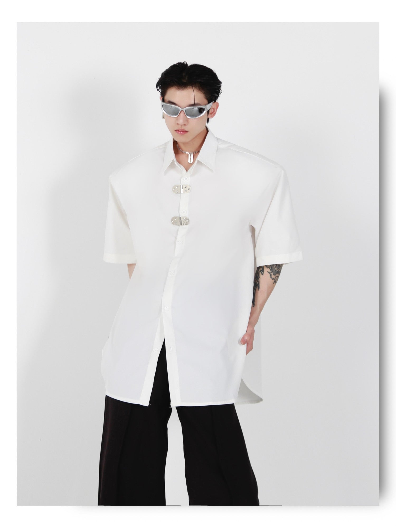 desc::avant-garde-shoulder-pad-button-up-shirt-unisex-detail-img-6