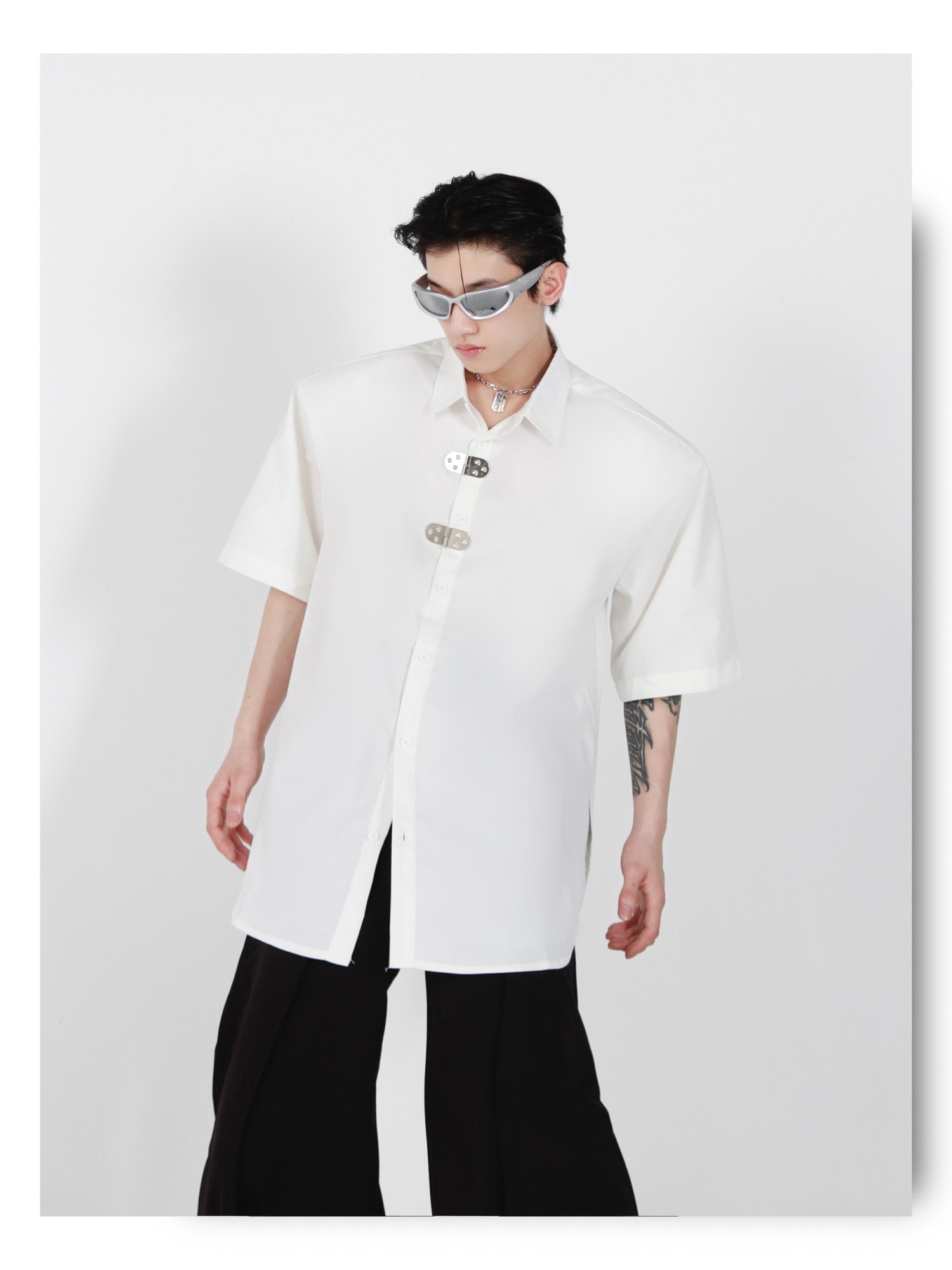 desc::avant-garde-shoulder-pad-button-up-shirt-unisex-detail-img-7