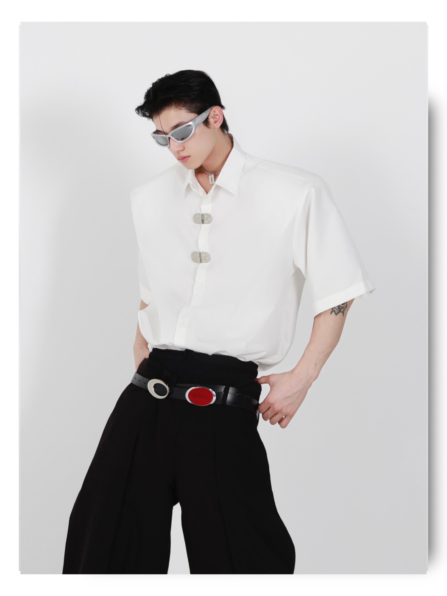 desc::avant-garde-shoulder-pad-button-up-shirt-unisex-detail-img-8