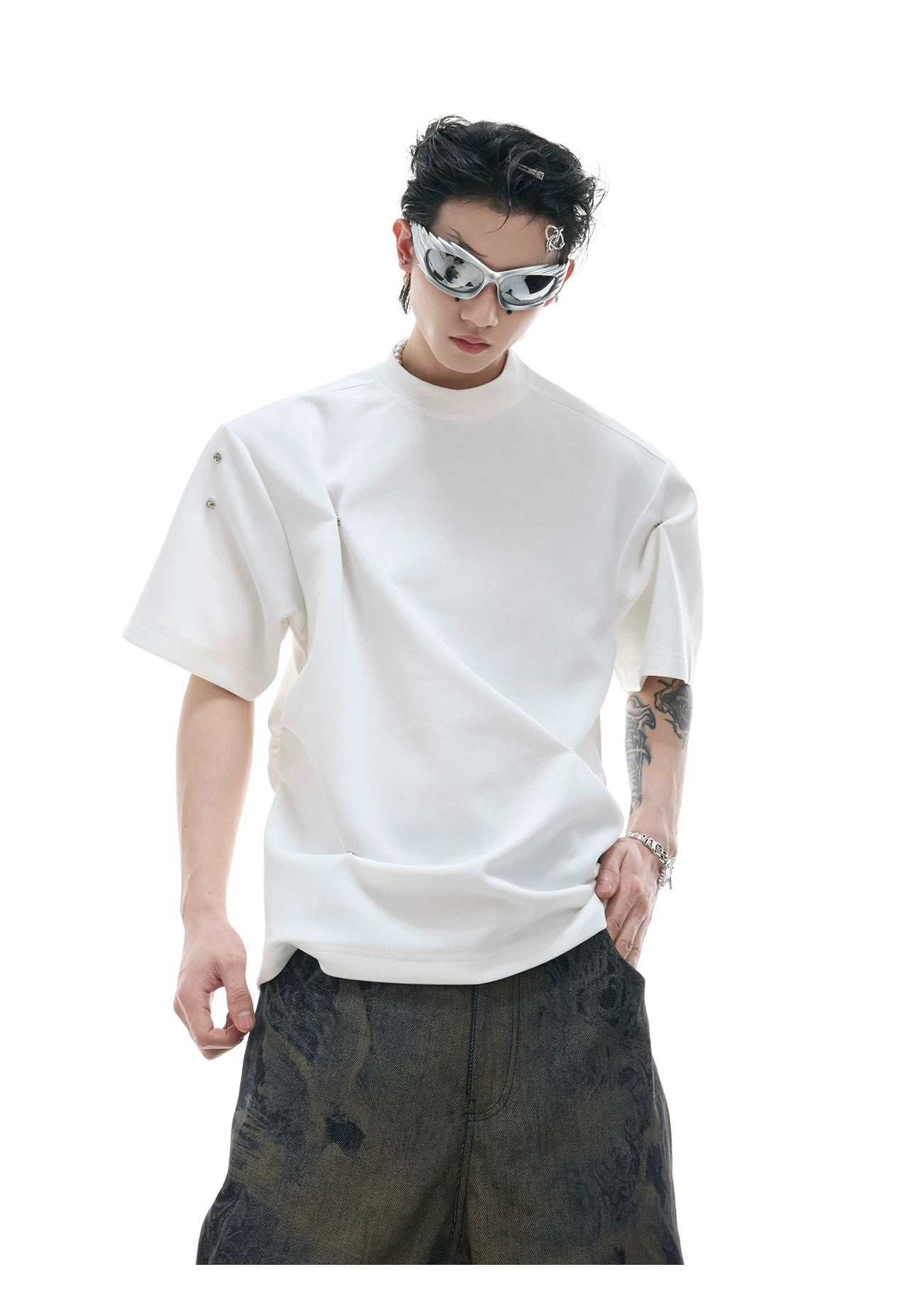 desc::boxy-deconstructed-pleated-tee-niche-streetwear-shirt-detail-img-18