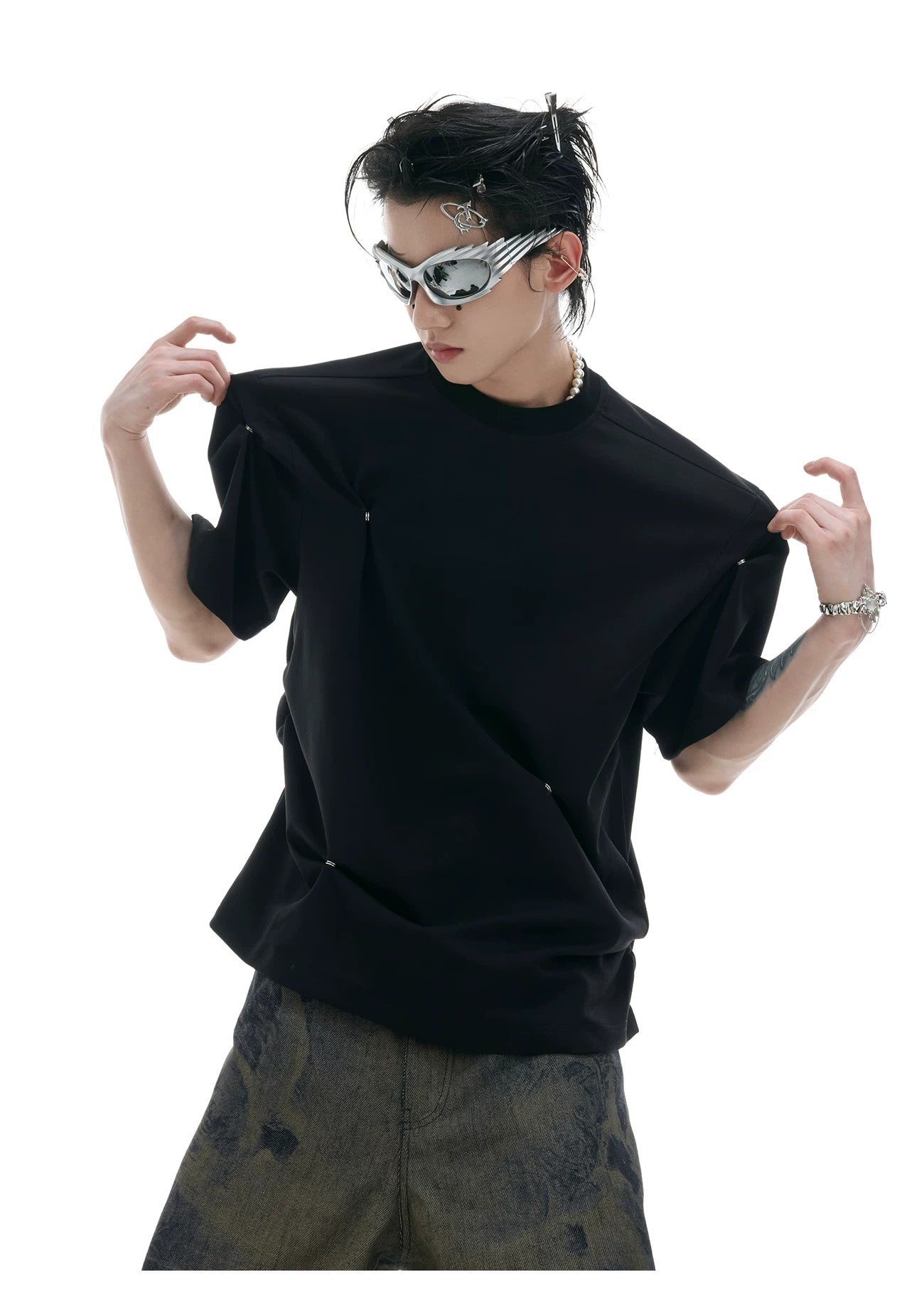 desc::boxy-deconstructed-pleated-tee-niche-streetwear-shirt-detail-img-21