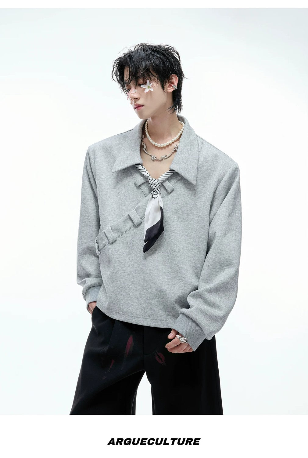 desc::boxy-v-neck-polo-sweatshirt-with-detachable-scarf-detail-img-10