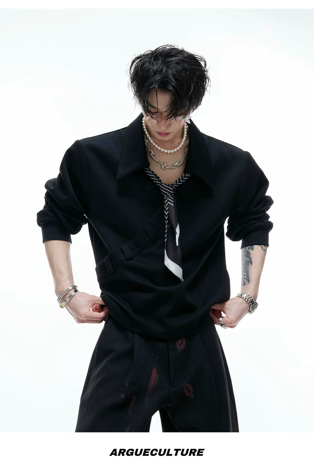 desc::boxy-v-neck-polo-sweatshirt-with-detachable-scarf-detail-img-16