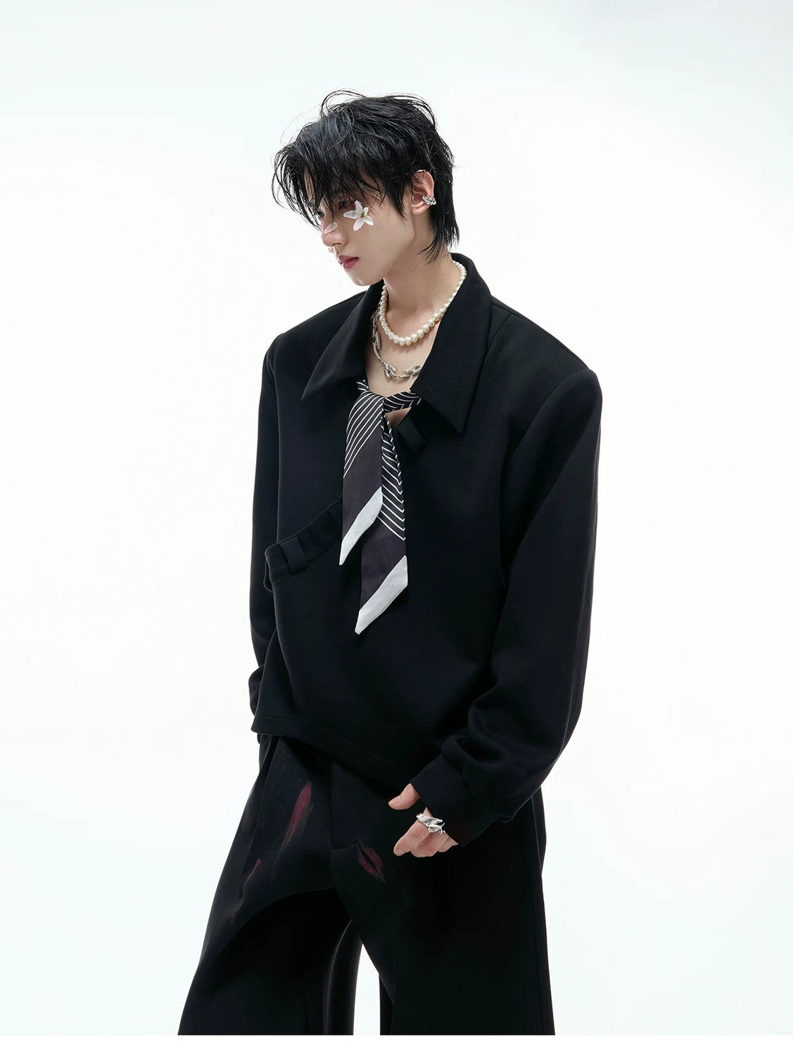 desc::boxy-v-neck-polo-sweatshirt-with-detachable-scarf-detail-img-4