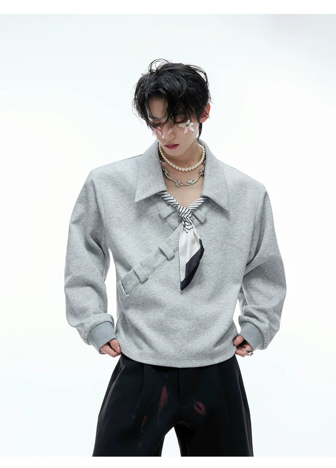 desc::boxy-v-neck-polo-sweatshirt-with-detachable-scarf-detail-img-6