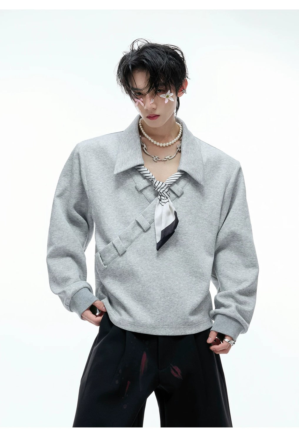 desc::boxy-v-neck-polo-sweatshirt-with-detachable-scarf-detail-img-7