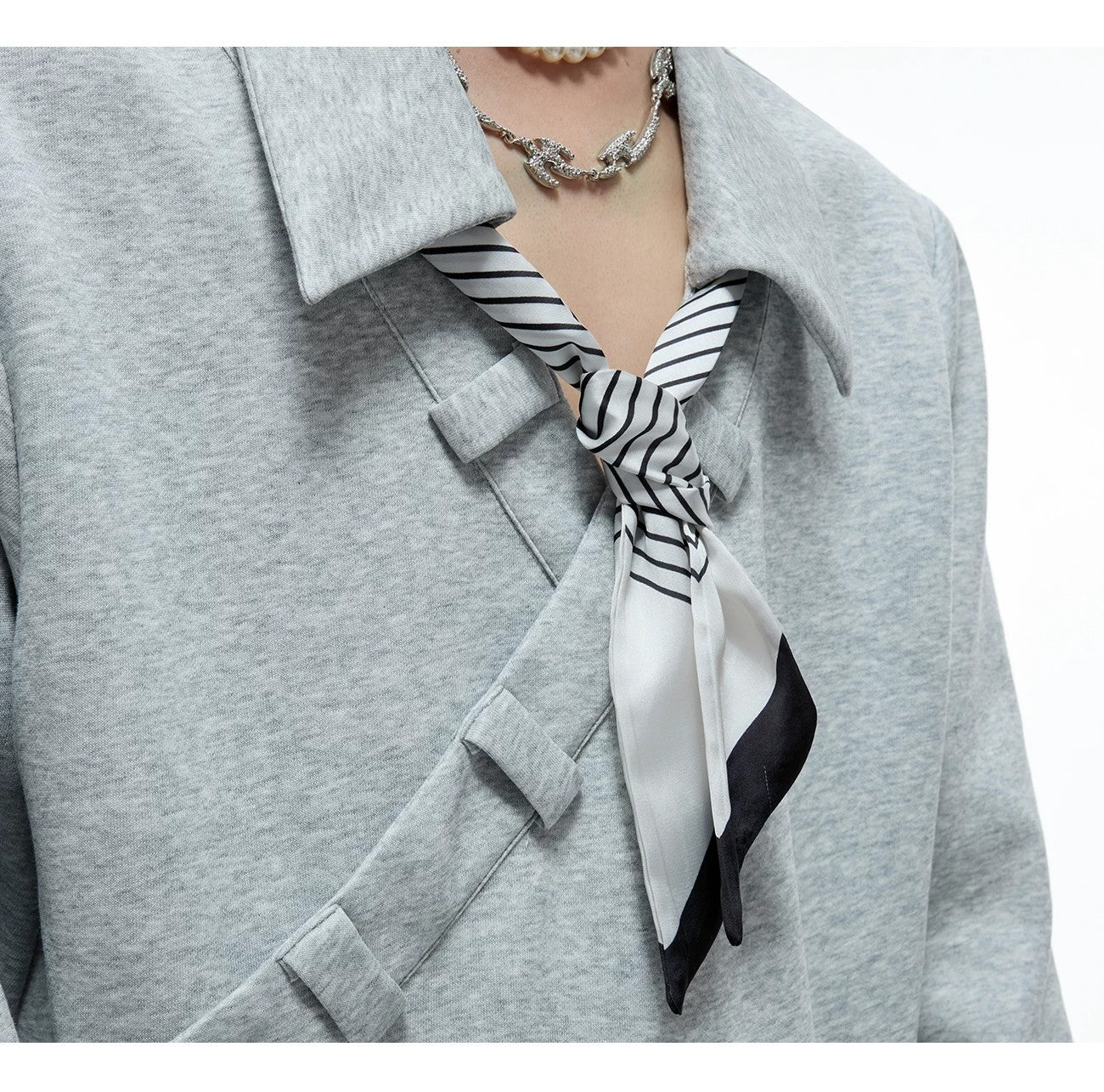 desc::boxy-v-neck-polo-sweatshirt-with-detachable-scarf-detail-img-9