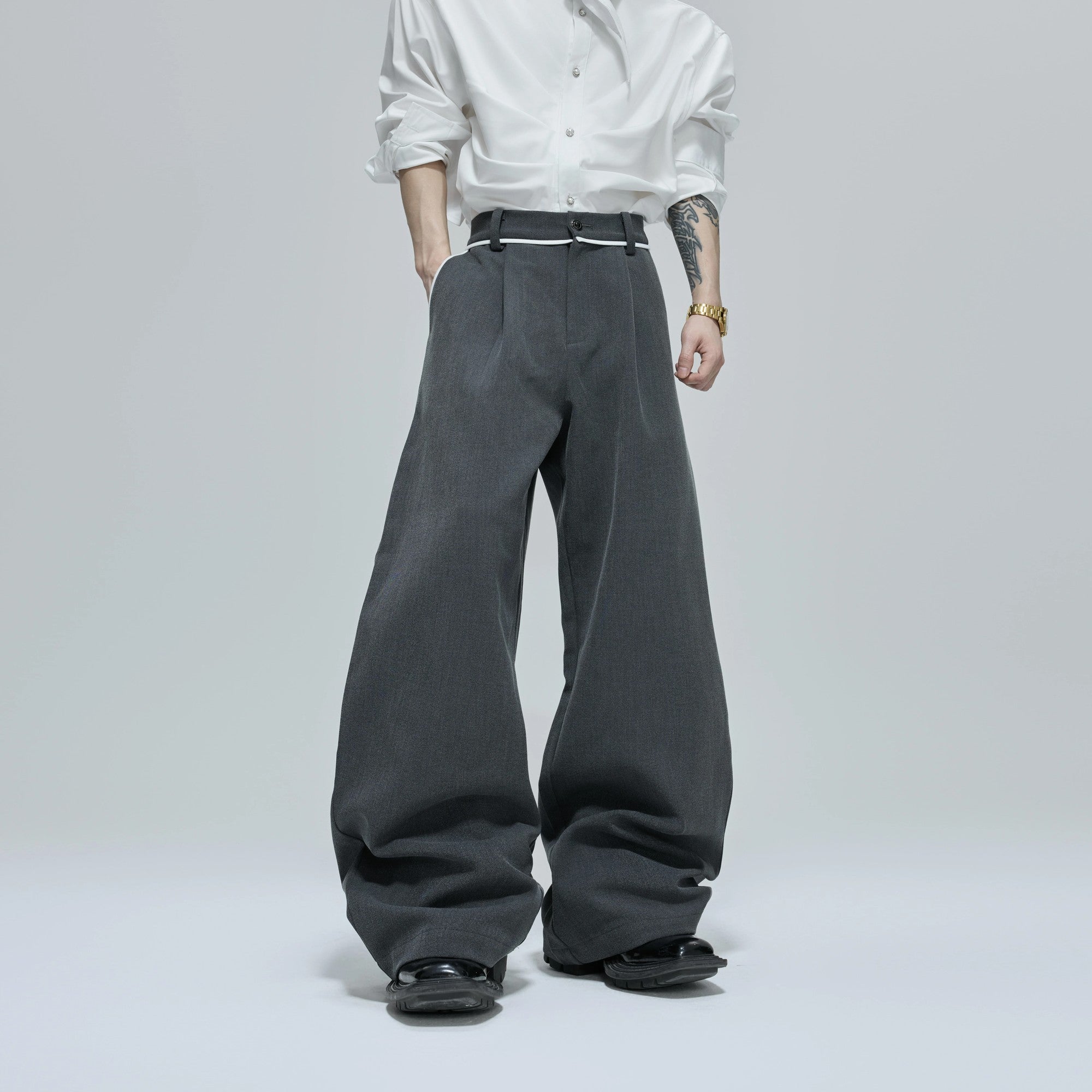 Back view of the collarless cropped streetwear jacket