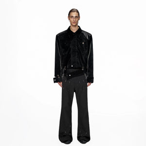 Demonstration of the detachable sleeve function on the street style jacket