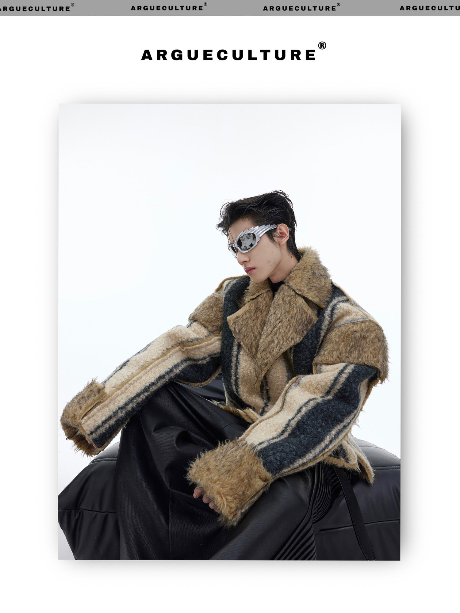desc::cropped-faux-fur-jacket-vintage-contrast-lapel-detail-img-3