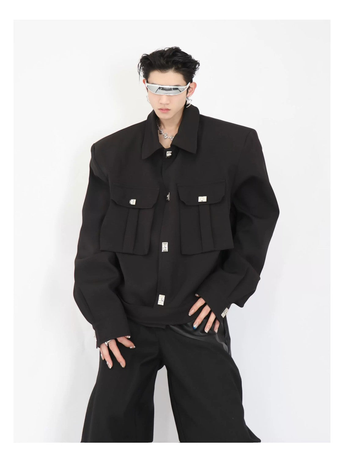 desc::cropped-shoulder-pad-streetwear-jacket-with-metal-buttons-detail-img-12
