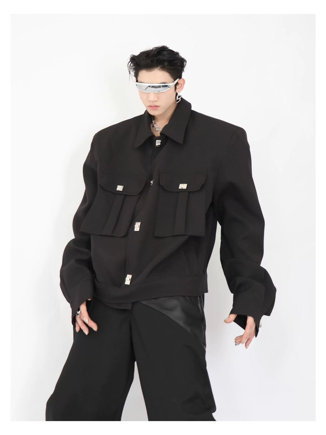 desc::cropped-shoulder-pad-streetwear-jacket-with-metal-buttons-detail-img-13