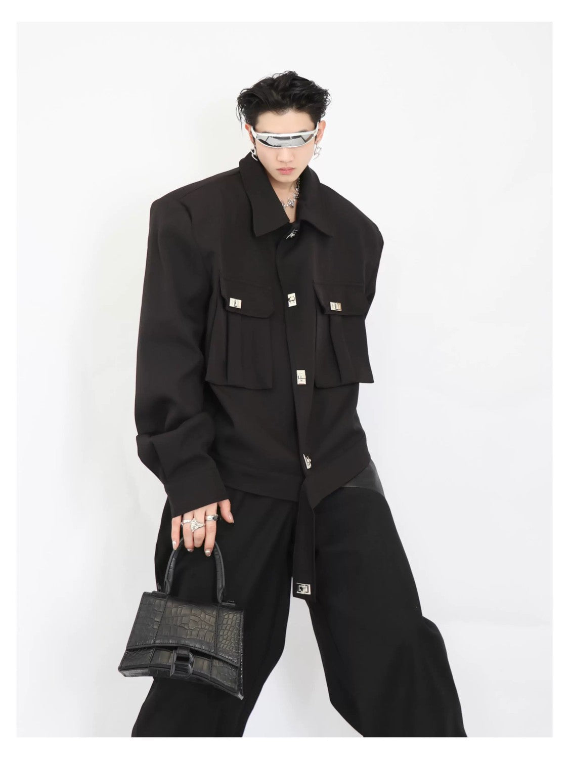 desc::cropped-shoulder-pad-streetwear-jacket-with-metal-buttons-detail-img-15