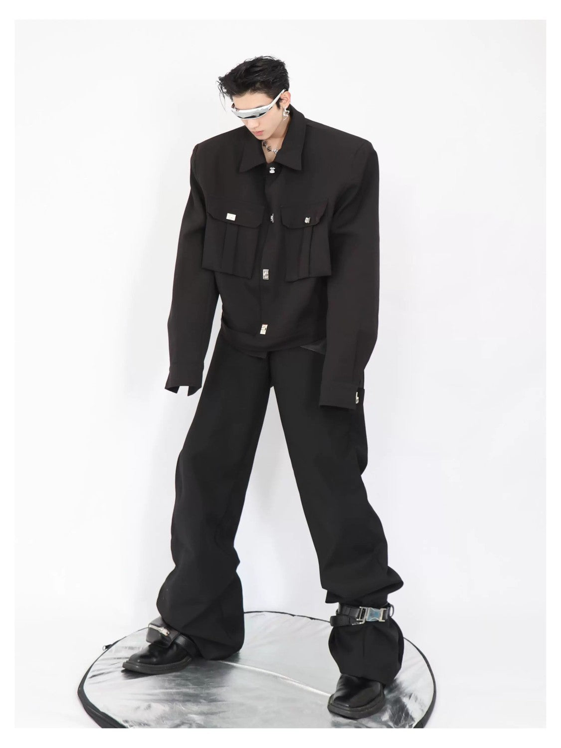 desc::cropped-shoulder-pad-streetwear-jacket-with-metal-buttons-detail-img-17