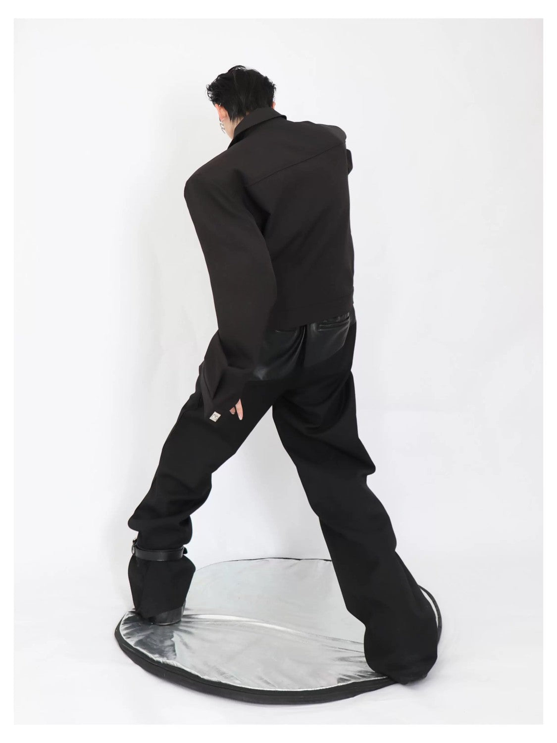 desc::cropped-shoulder-pad-streetwear-jacket-with-metal-buttons-detail-img-18