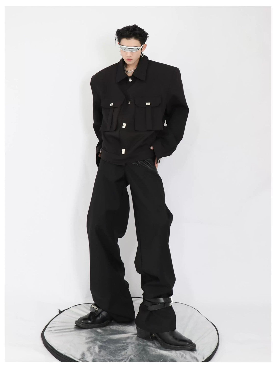 desc::cropped-shoulder-pad-streetwear-jacket-with-metal-buttons-detail-img-19