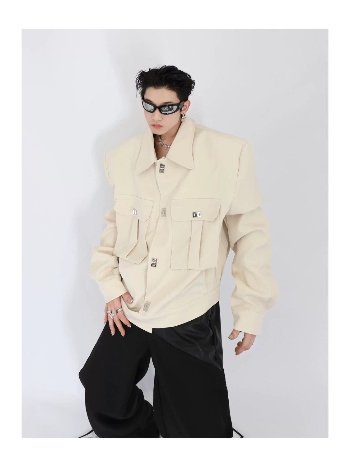 desc::cropped-shoulder-pad-streetwear-jacket-with-metal-buttons-detail-img-5