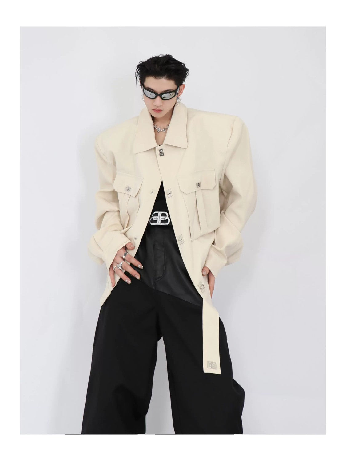 desc::cropped-shoulder-pad-streetwear-jacket-with-metal-buttons-detail-img-8