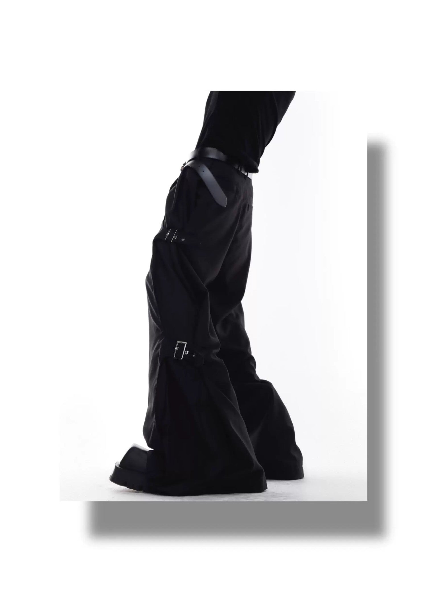 desc::deconstructed-adjustable-strap-flare-pants-unisex-detail-img-4