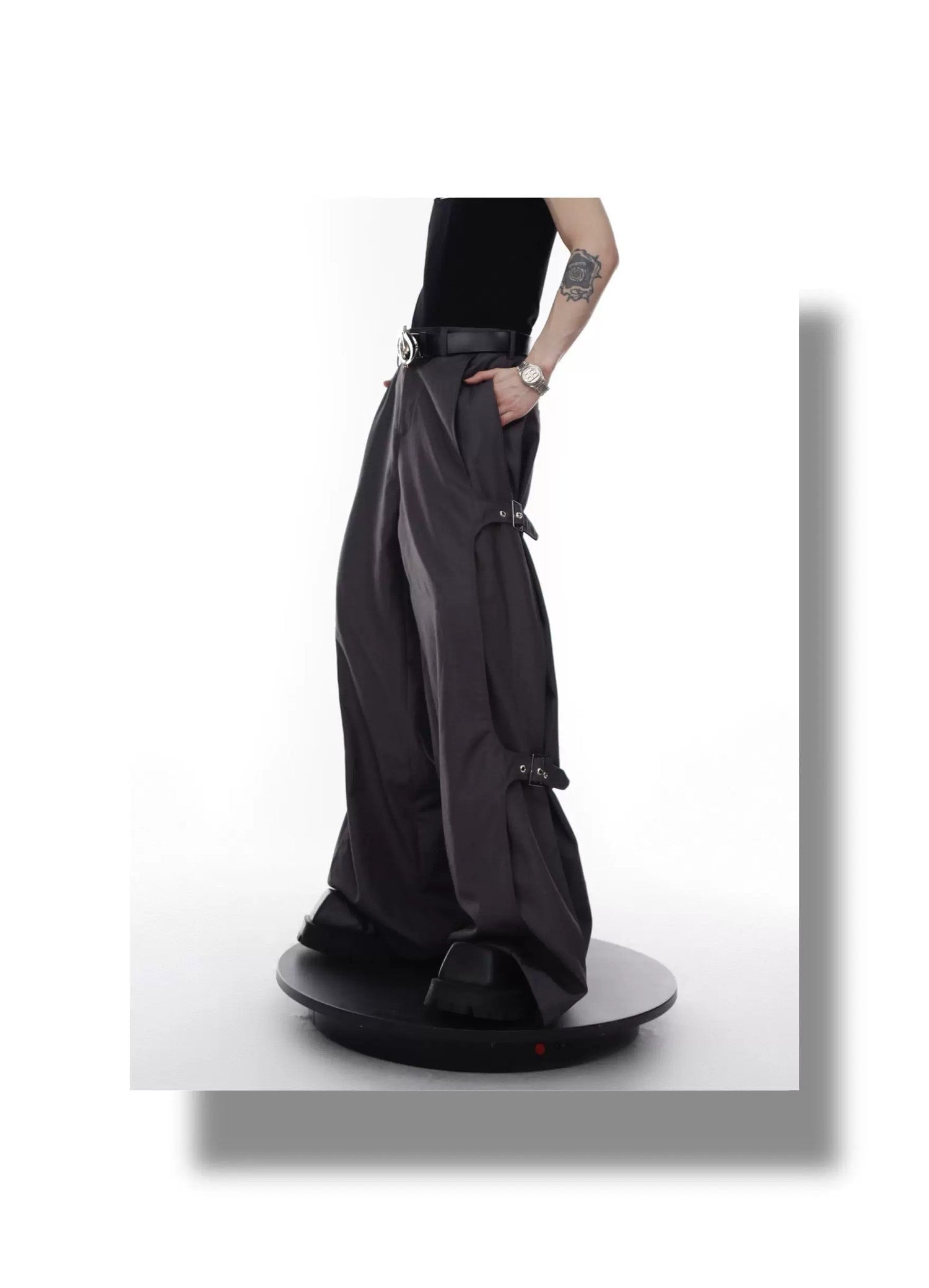 desc::deconstructed-adjustable-strap-flare-pants-unisex-detail-img-7