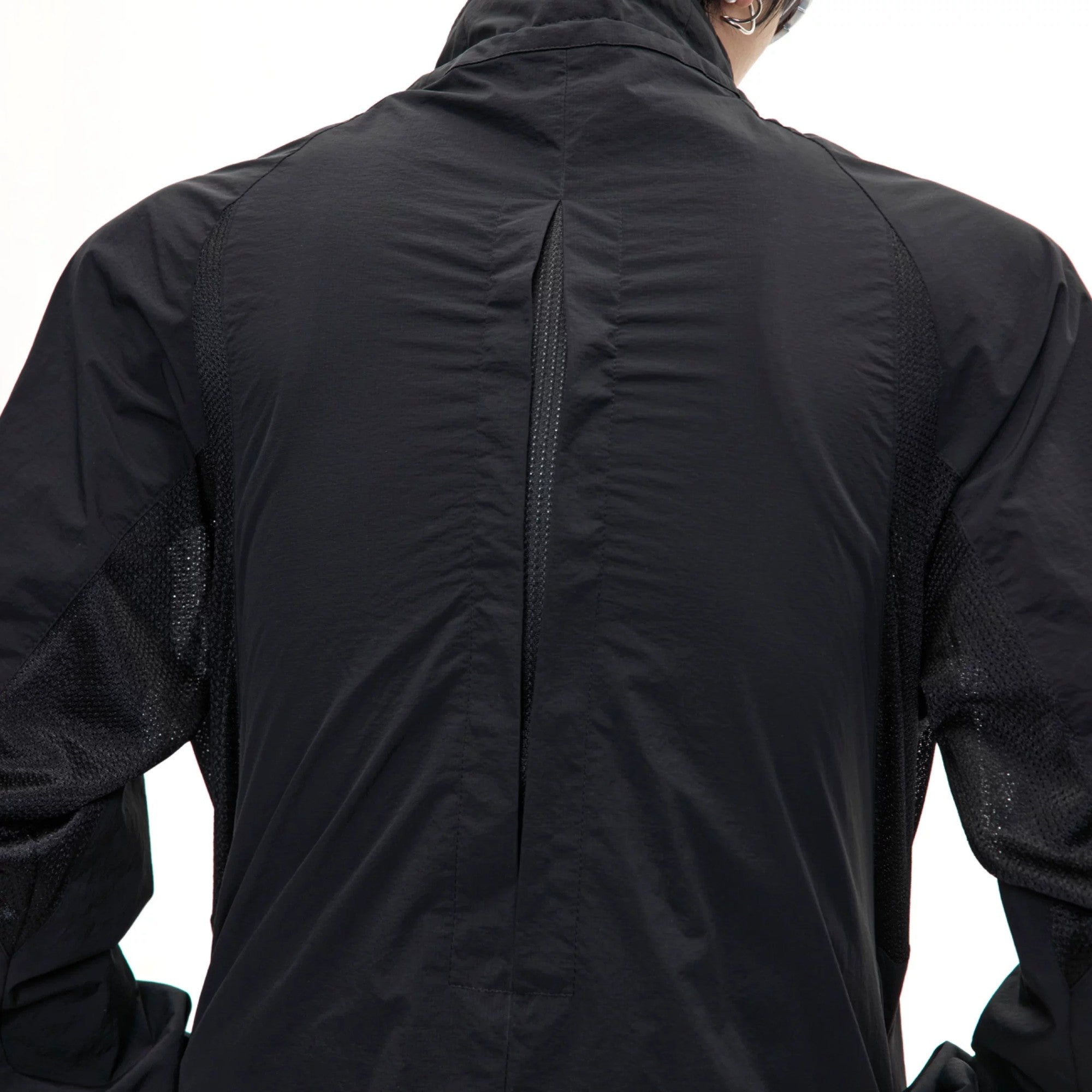 Close up of the UPF50+ cooling fabric and zipper detail