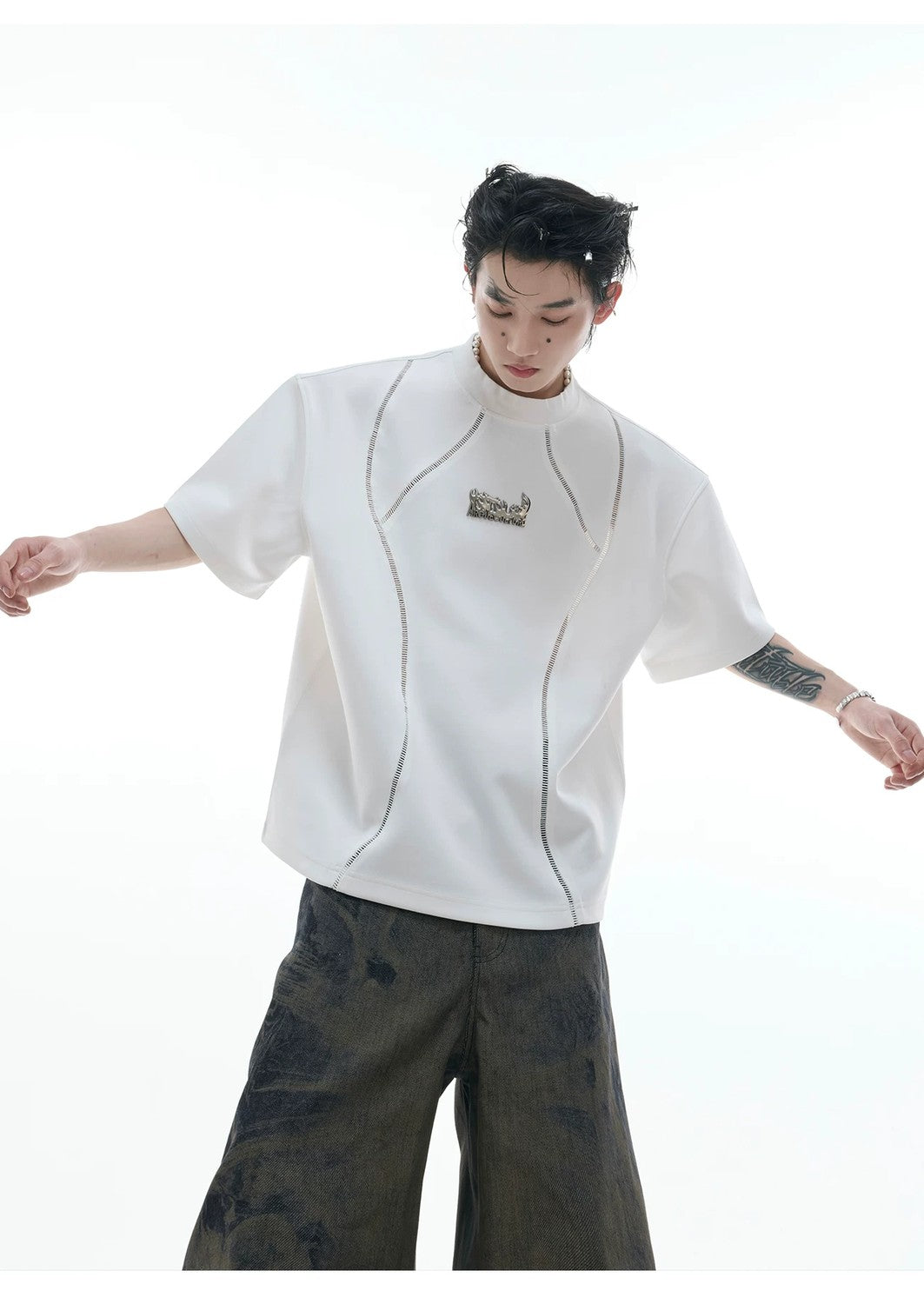 desc::deconstructed-heavyweight-boxy-tee-with-metal-accents-detail-img-10