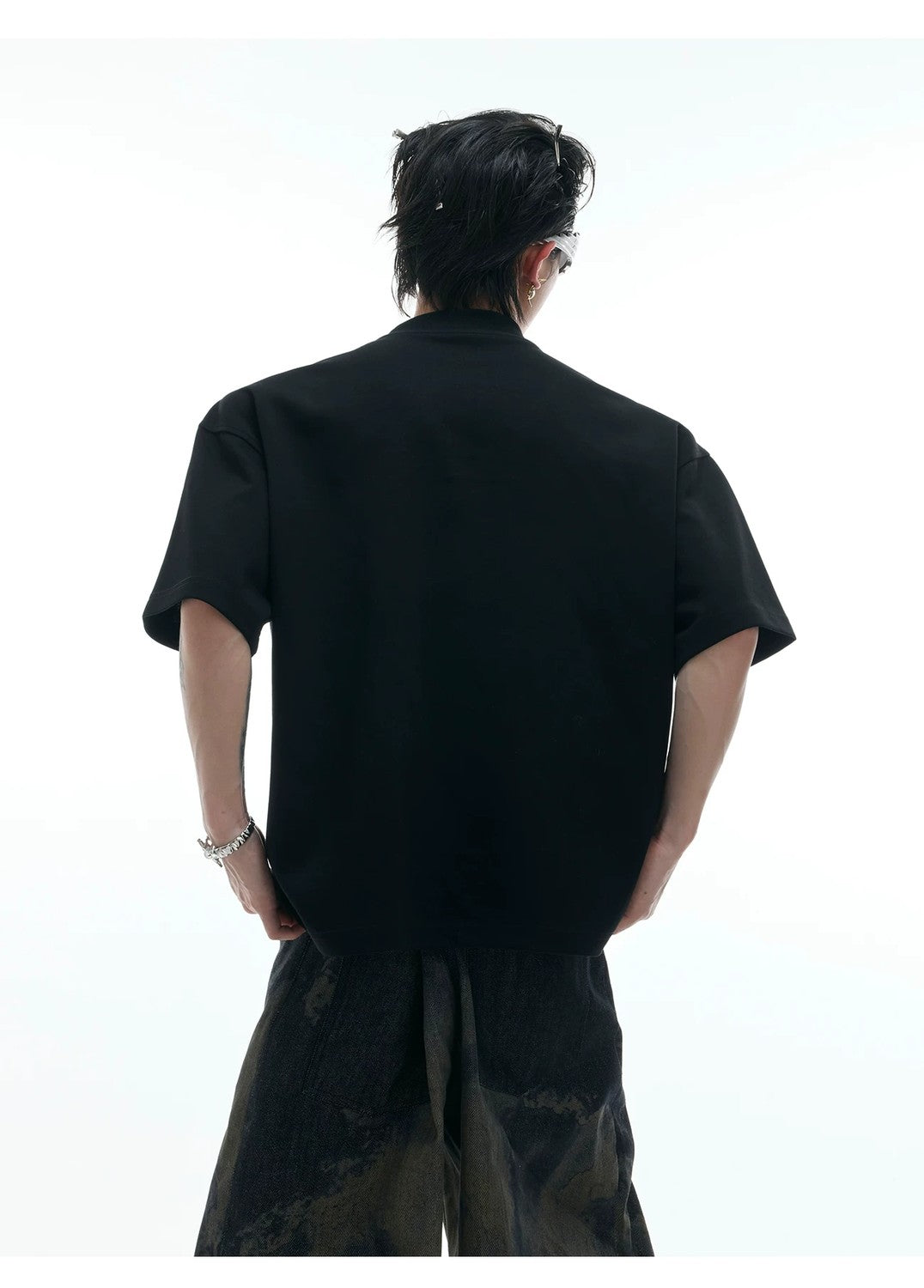 desc::deconstructed-heavyweight-boxy-tee-with-metal-accents-detail-img-5