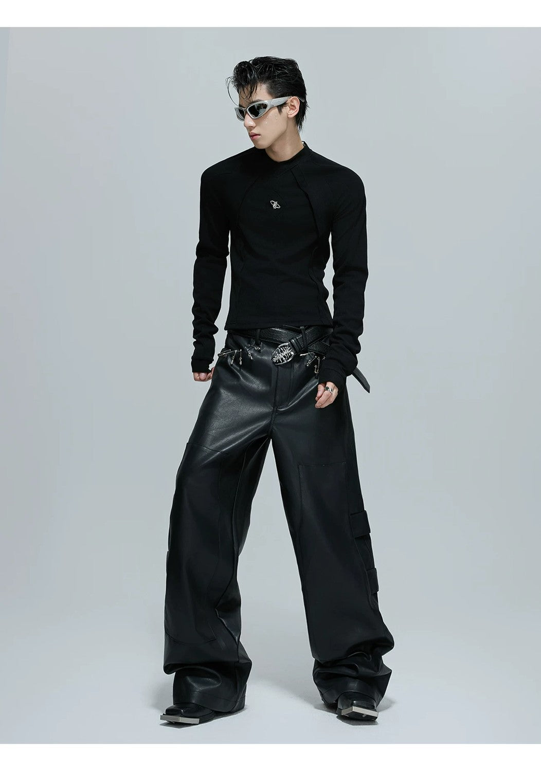 desc::deconstructed-long-sleeve-tee-metal-logo-streetwear-detail-img-8