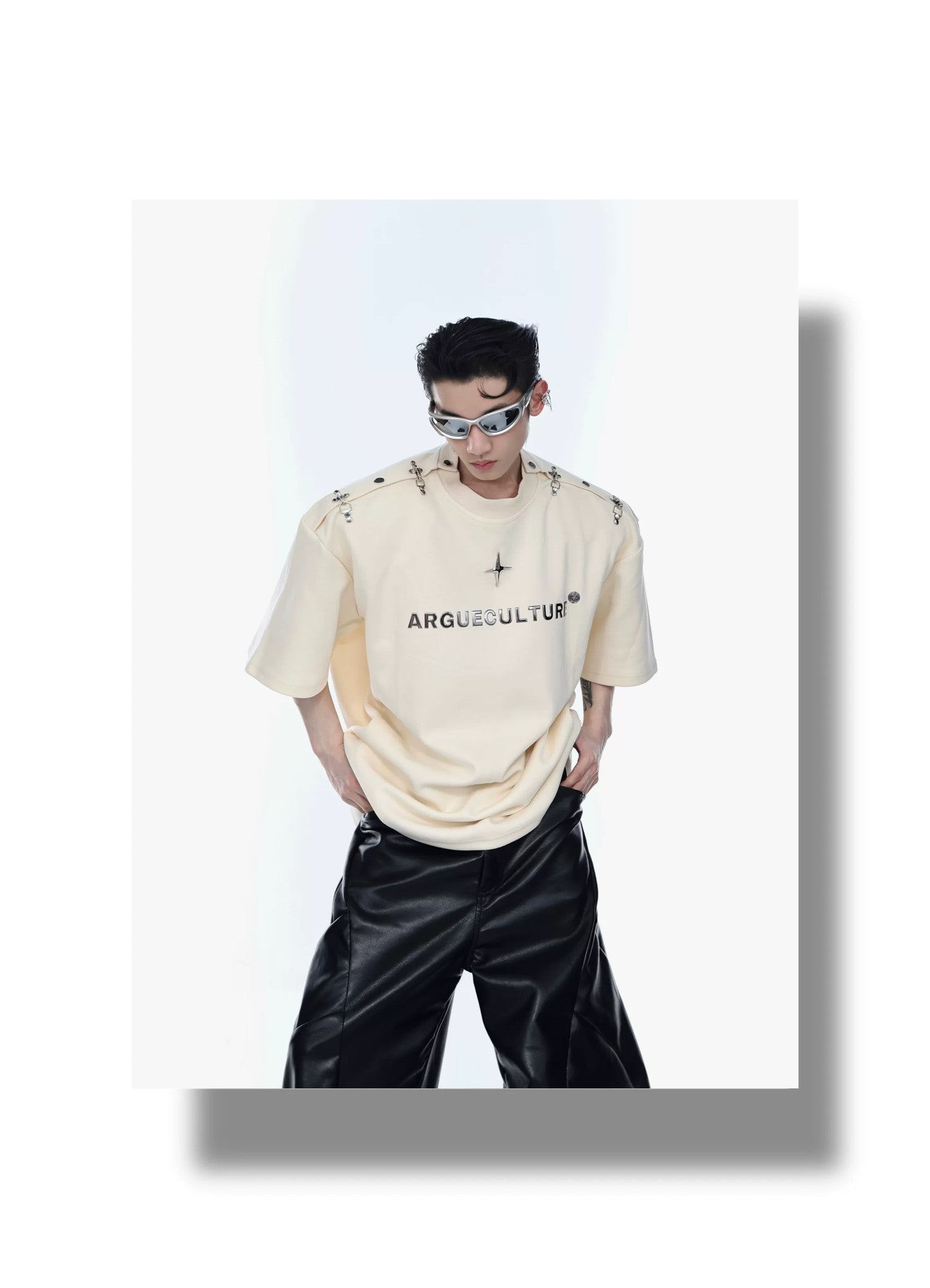 desc::deconstructed-metal-buckle-off-shoulder-streetwear-tee-detail-img-1