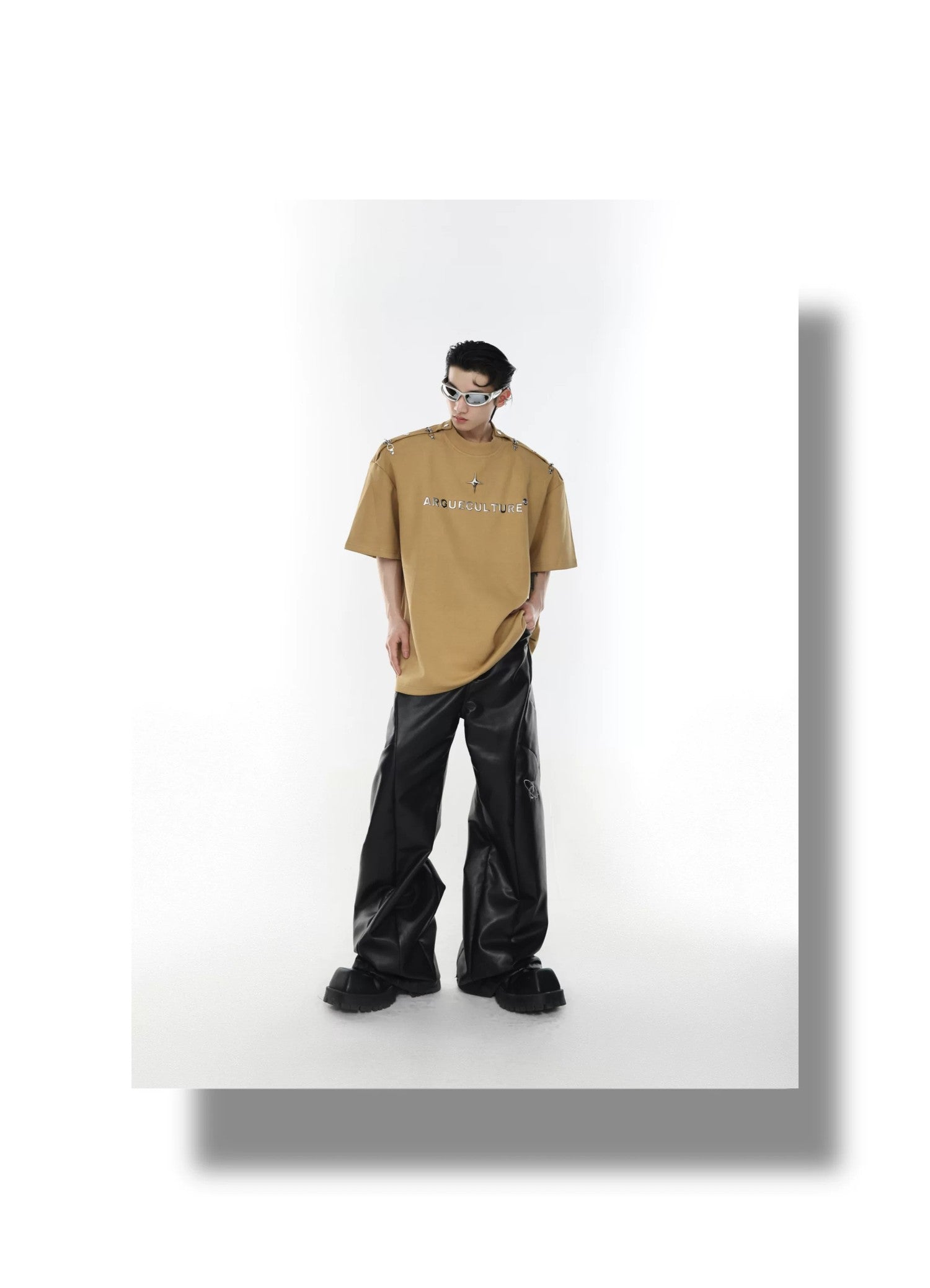 desc::deconstructed-metal-buckle-off-shoulder-streetwear-tee-detail-img-12