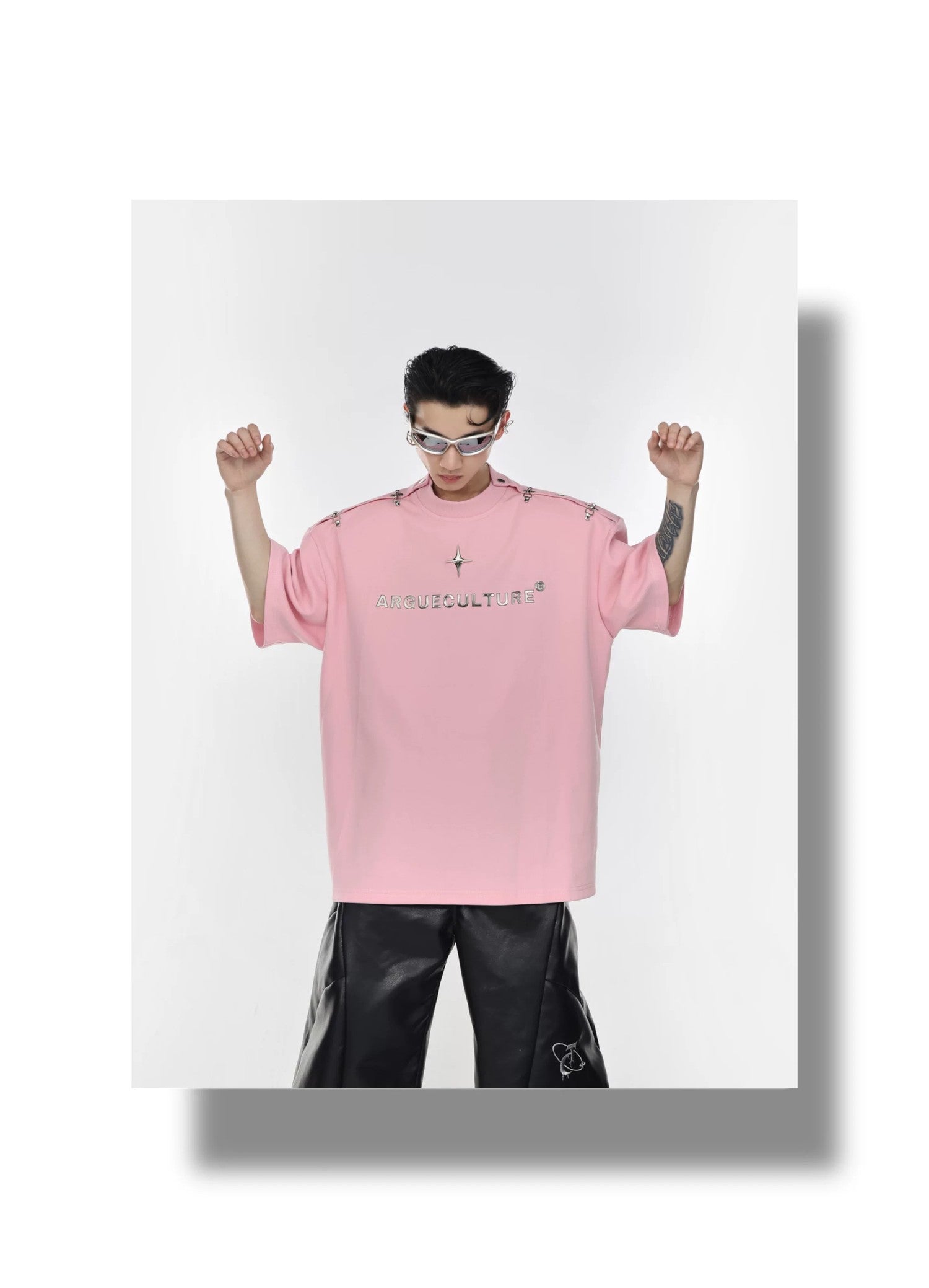 desc::deconstructed-metal-buckle-off-shoulder-streetwear-tee-detail-img-17
