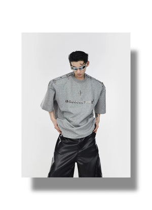 desc::deconstructed-metal-buckle-off-shoulder-streetwear-tee-detail-img-3