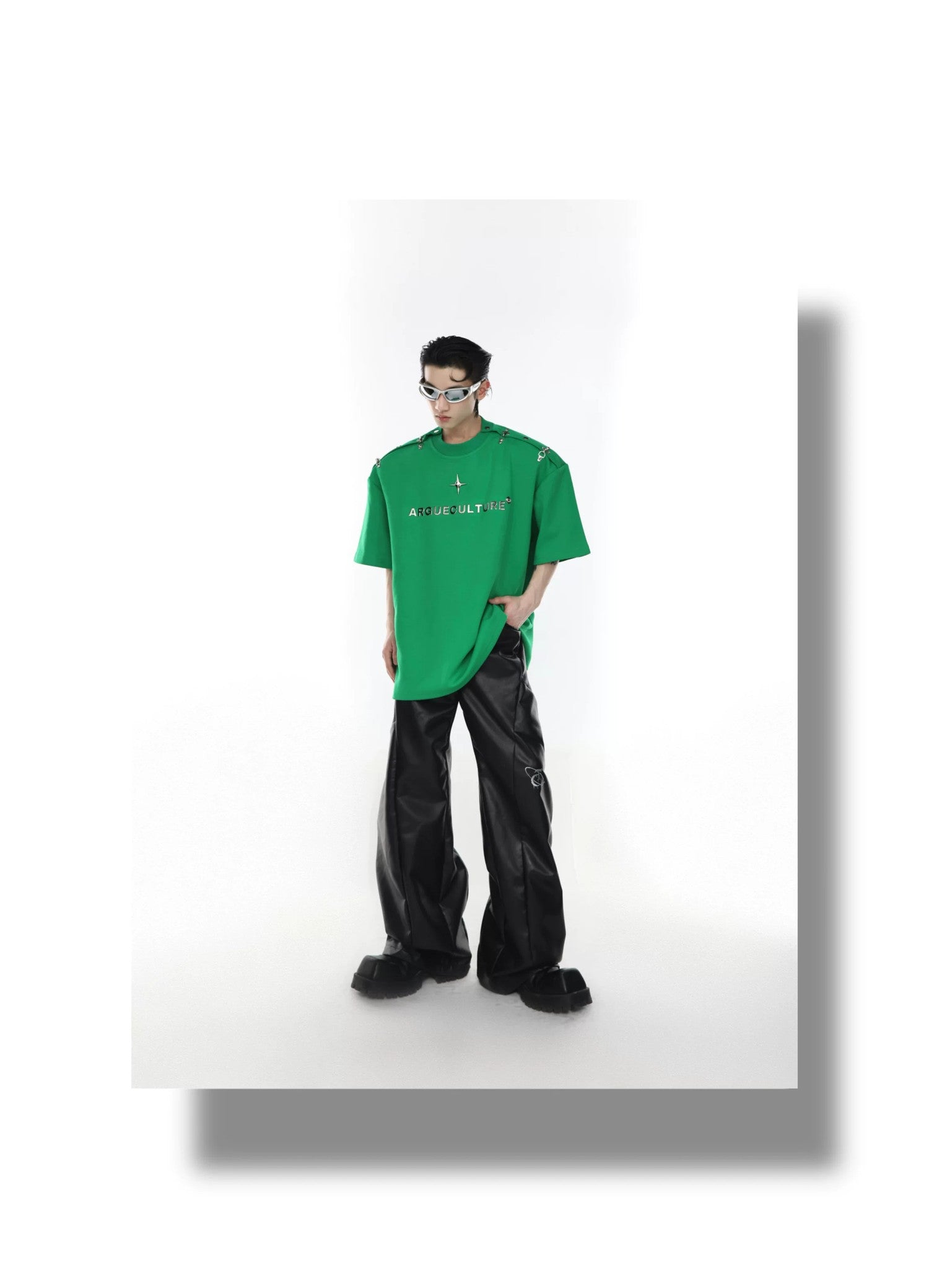 desc::deconstructed-metal-buckle-off-shoulder-streetwear-tee-detail-img-4