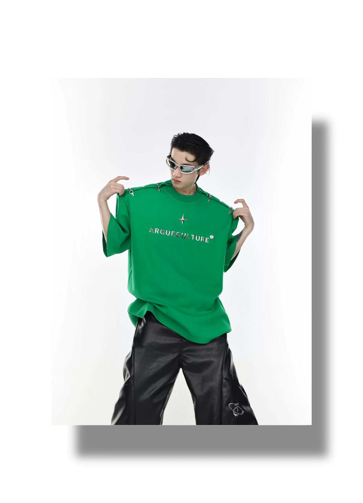 desc::deconstructed-metal-buckle-off-shoulder-streetwear-tee-detail-img-6