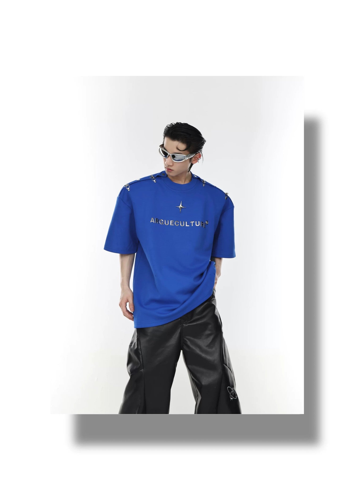 desc::deconstructed-metal-buckle-off-shoulder-streetwear-tee-detail-img-8