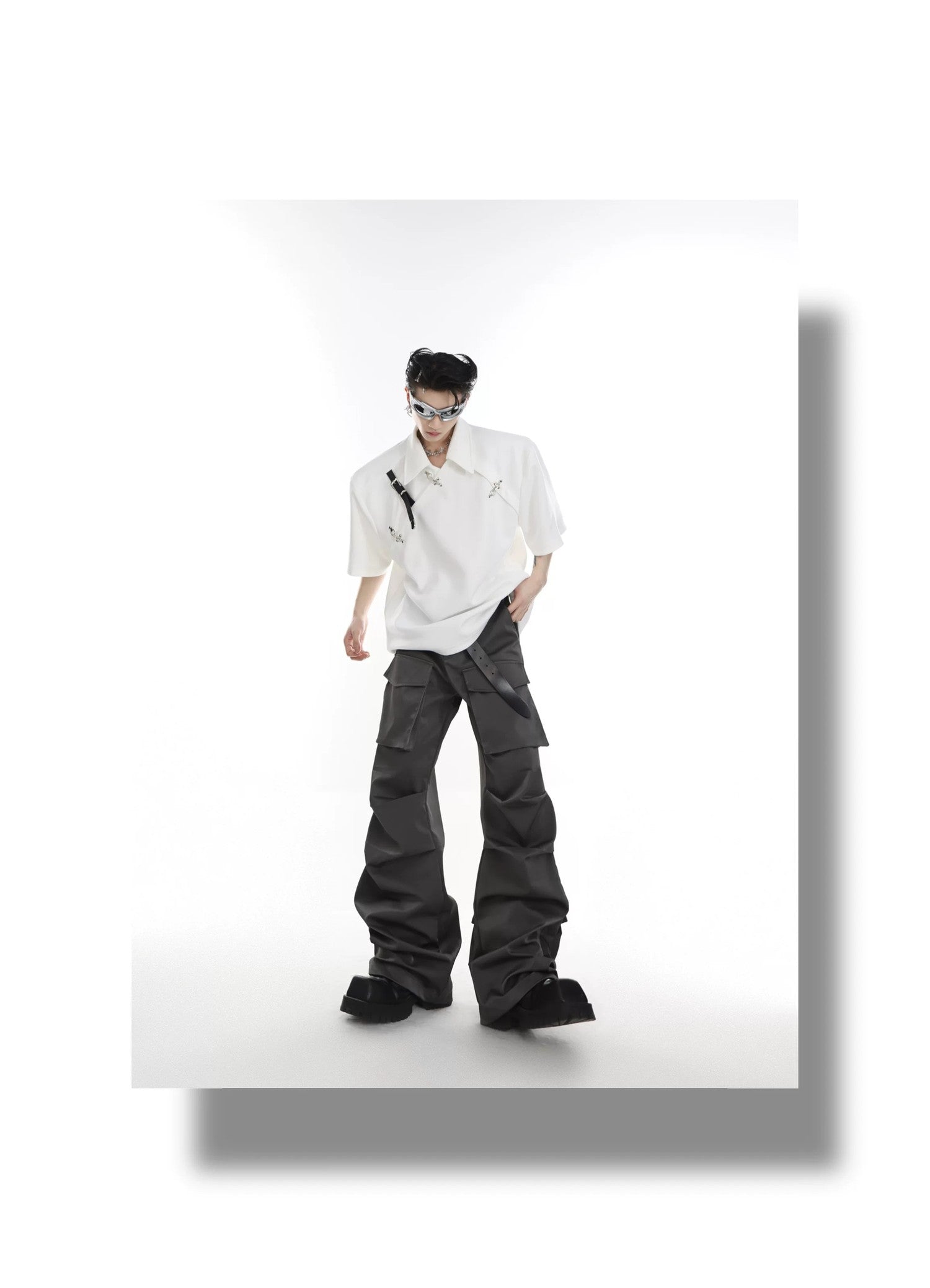 desc::deconstructed-metal-buckle-padded-shoulder-avant-garde-tee-detail-img-14