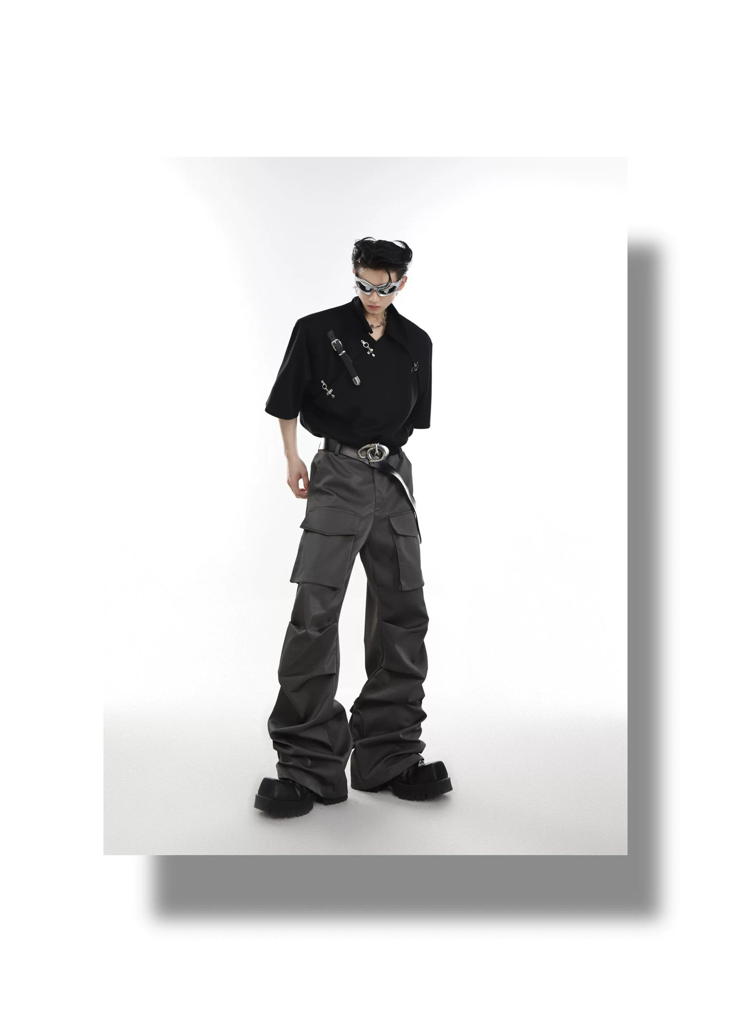 desc::deconstructed-metal-buckle-padded-shoulder-avant-garde-tee-detail-img-9