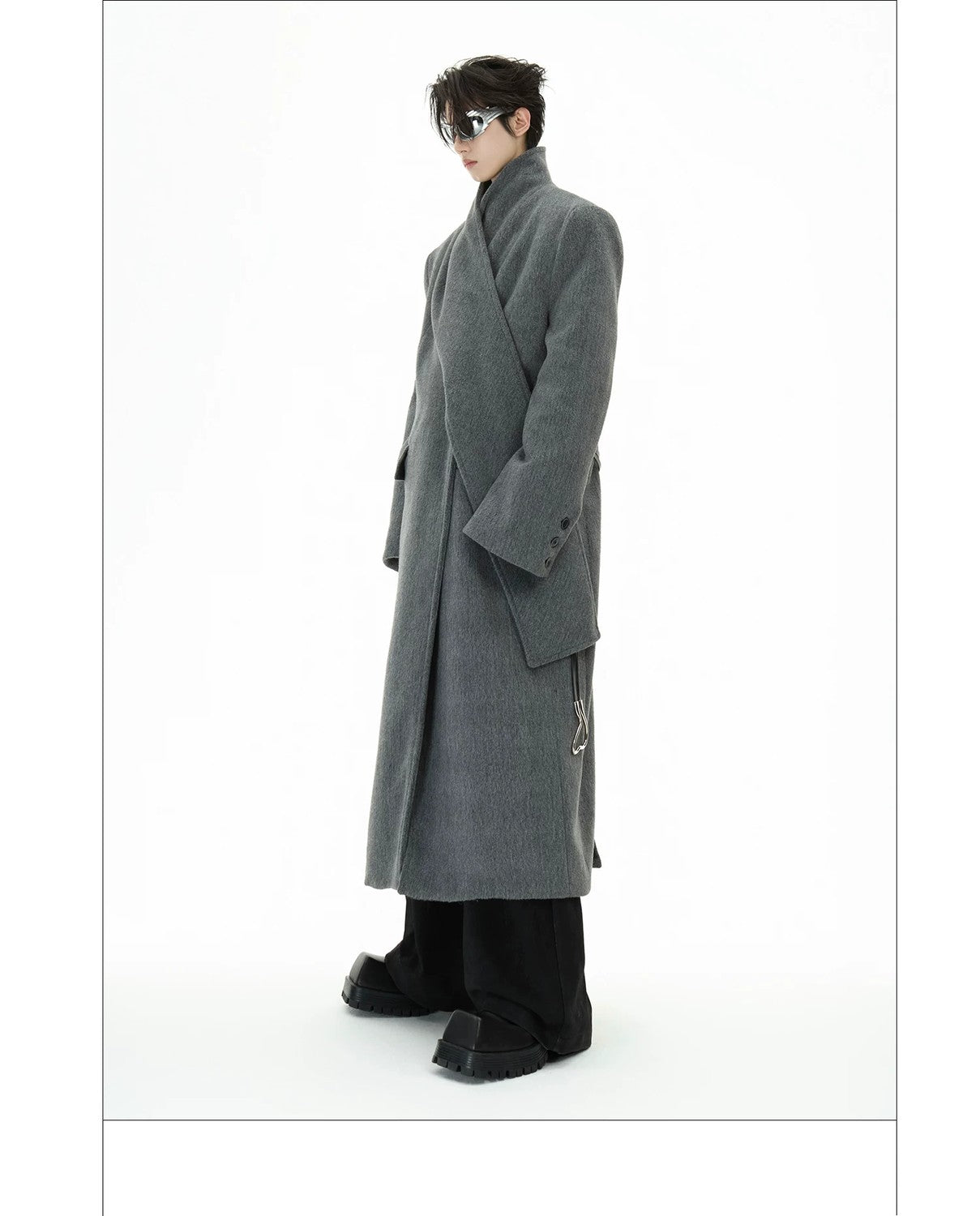 desc::deconstructed-metal-strap-wool-coat-long-streetwear-overcoat-detail-img-14