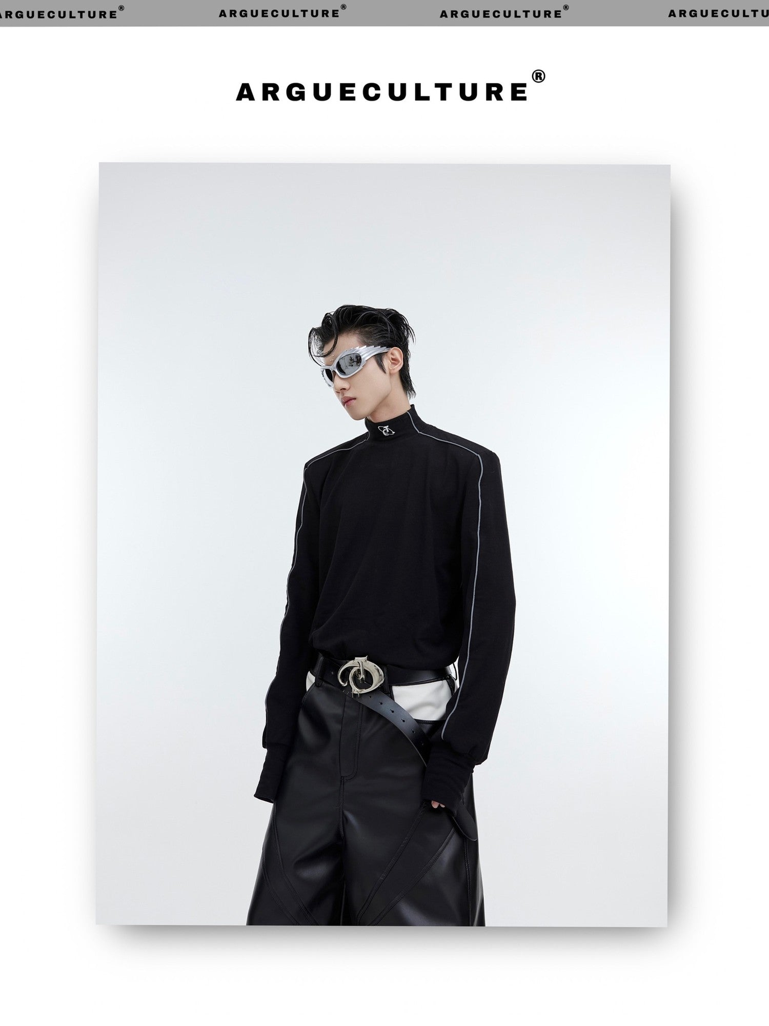 desc::deconstructed-mock-neck-reflective-base-layer-fleece-detail-img-3