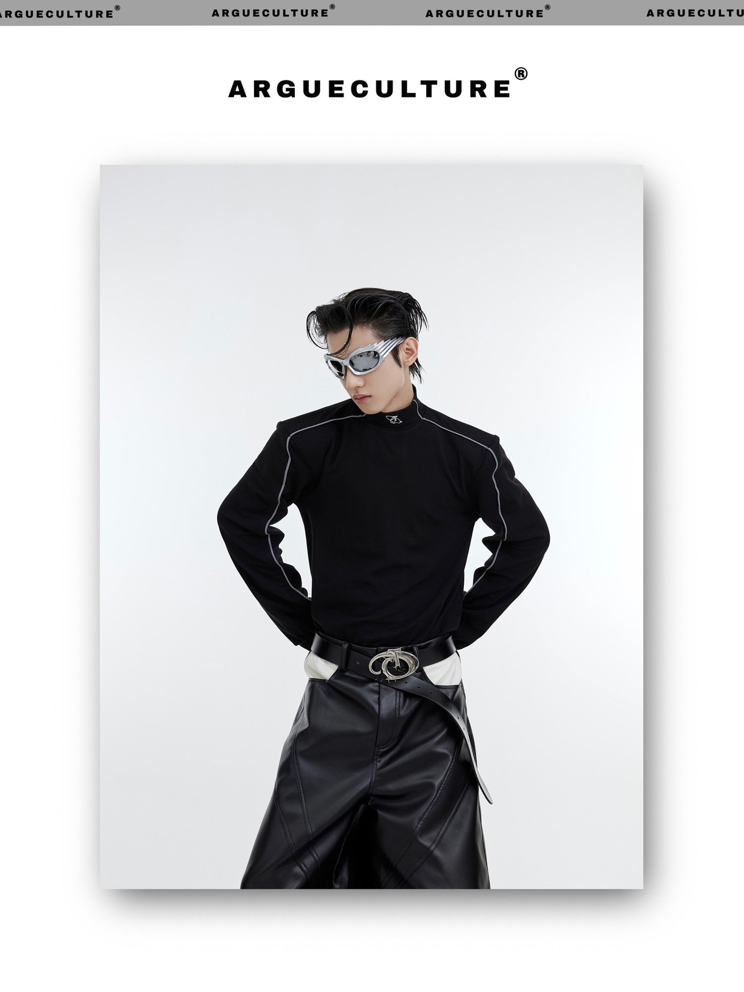 desc::deconstructed-mock-neck-reflective-base-layer-fleece-detail-img-4