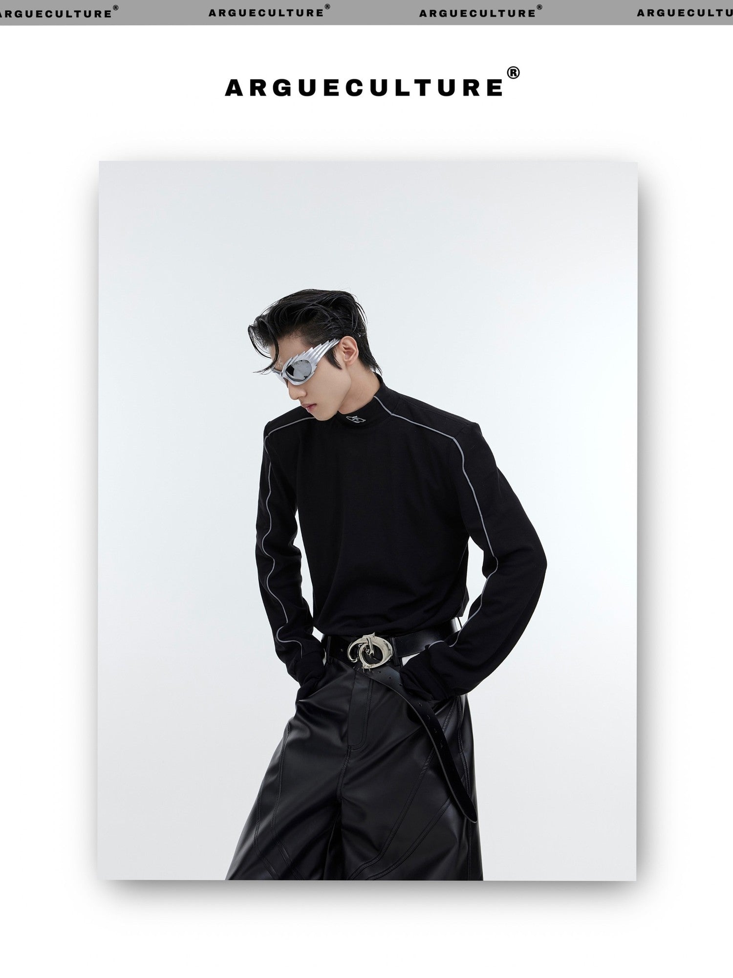 desc::deconstructed-mock-neck-reflective-base-layer-fleece-detail-img-6