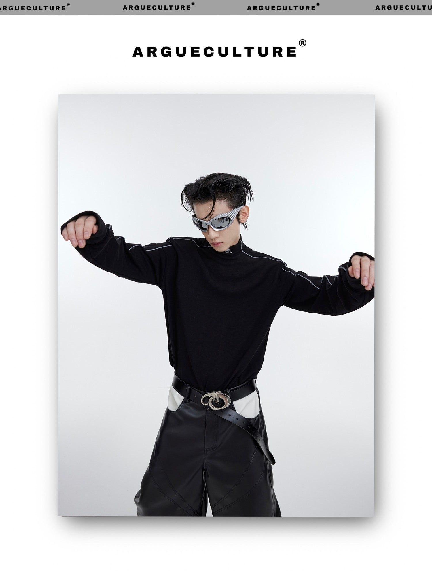 desc::deconstructed-mock-neck-reflective-base-layer-fleece-detail-img-7