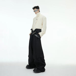 Detail view of the removable shoulder pads on the slim fit top