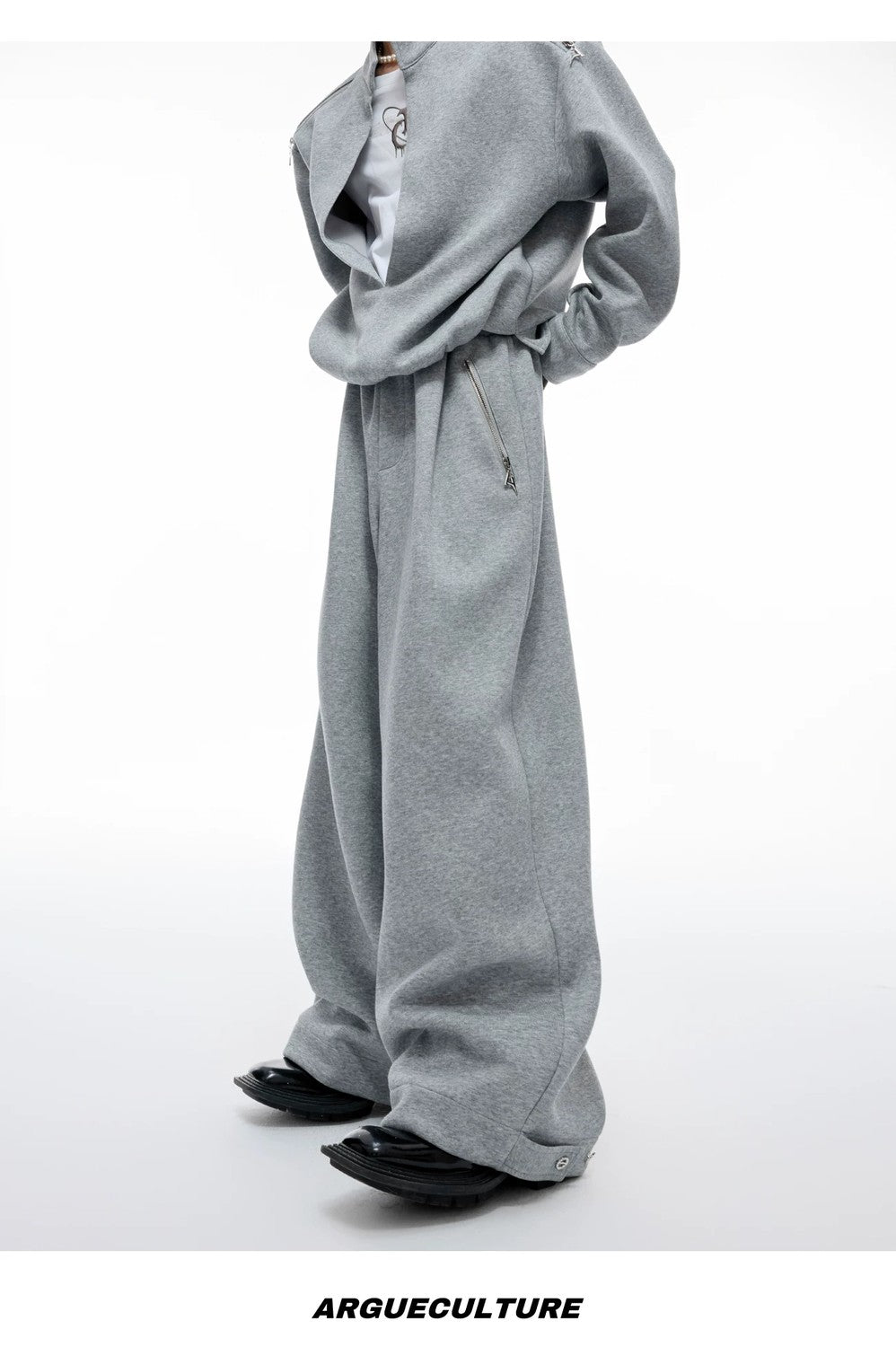 desc::deconstructed-mock-neck-sweatshirt-baggy-pants-set-detail-img-14