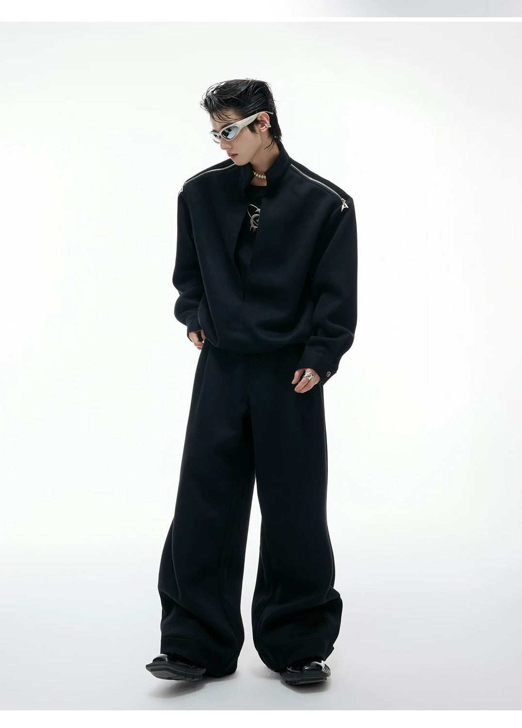desc::deconstructed-mock-neck-sweatshirt-baggy-pants-set-detail-img-6
