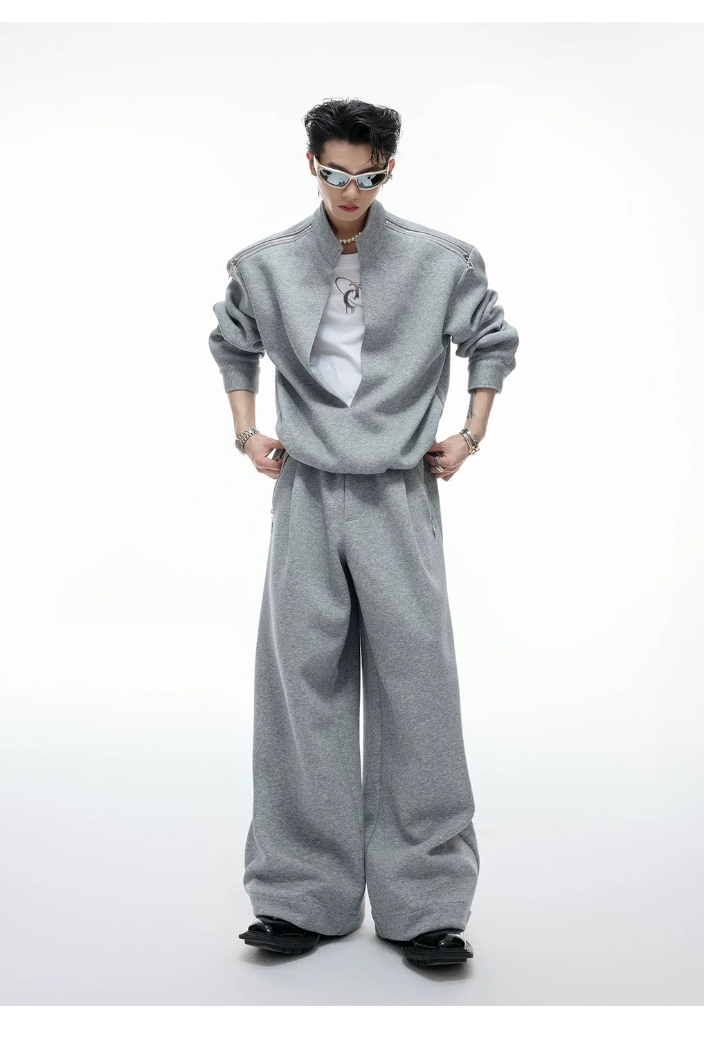 desc::deconstructed-mock-neck-sweatshirt-baggy-pants-set-detail-img-7