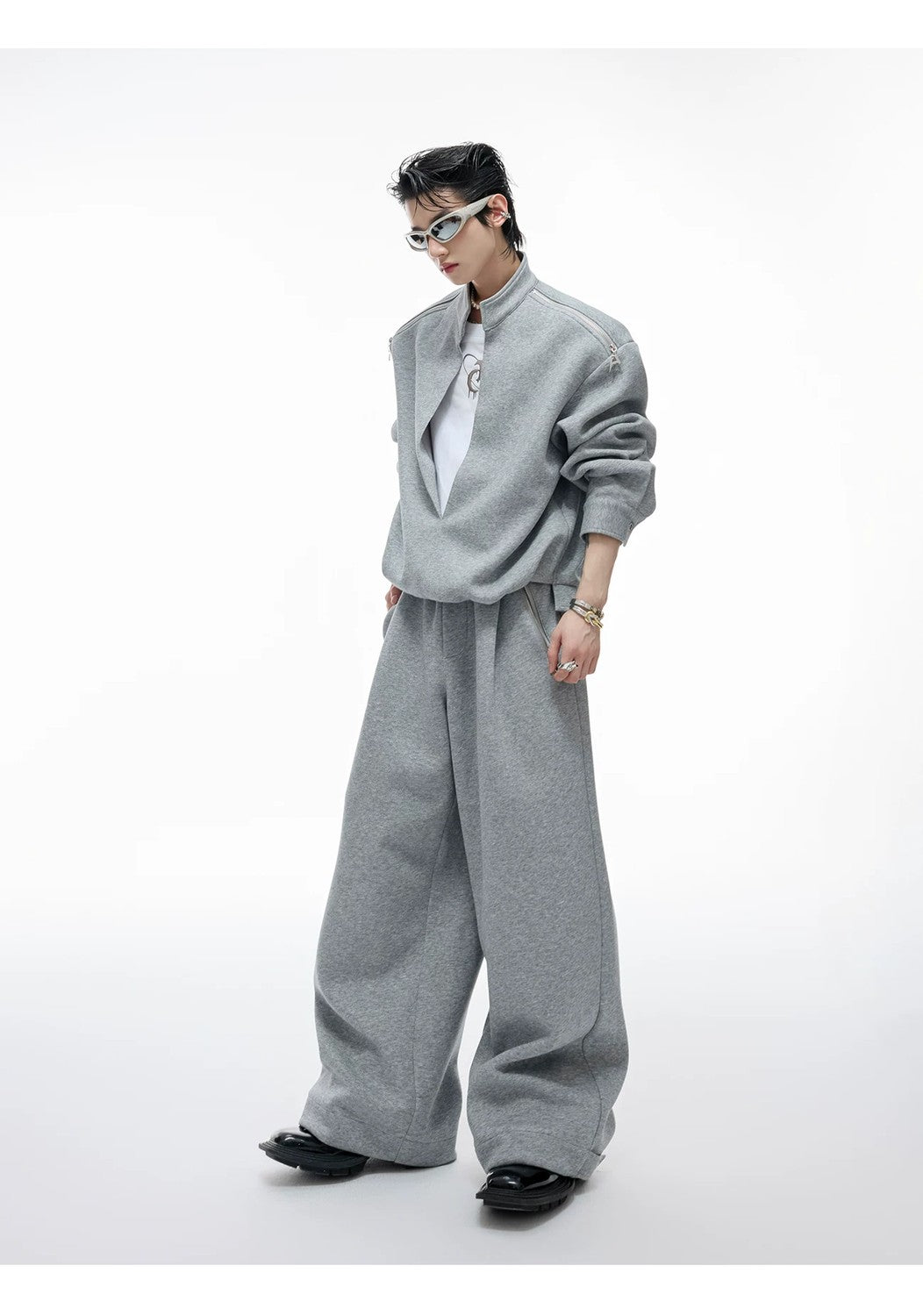 desc::deconstructed-mock-neck-sweatshirt-baggy-pants-set-detail-img-8