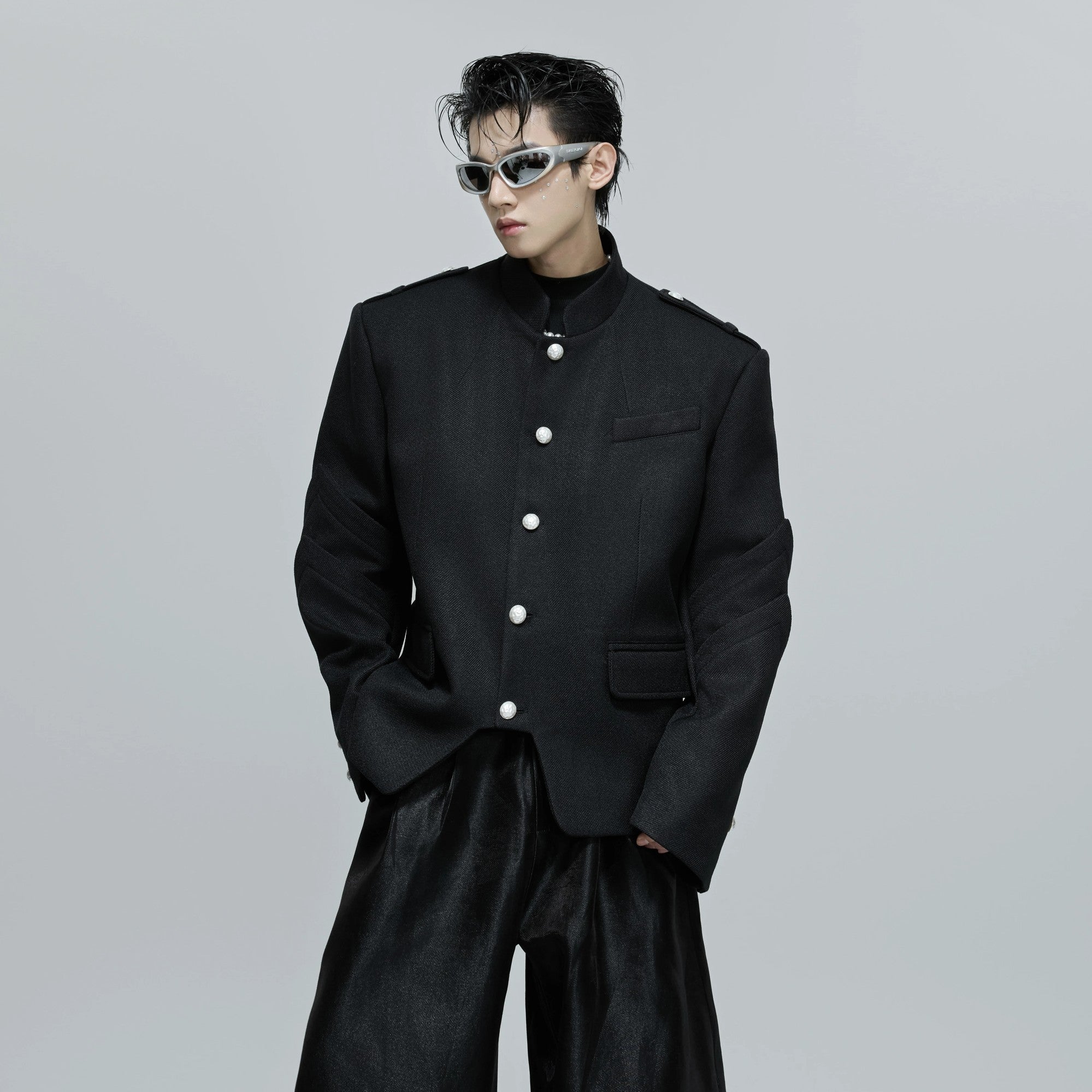 Close-up of the white multi-panel stitching and premium cotton texture